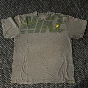 Nike Men's Gray and Green T-Shirt